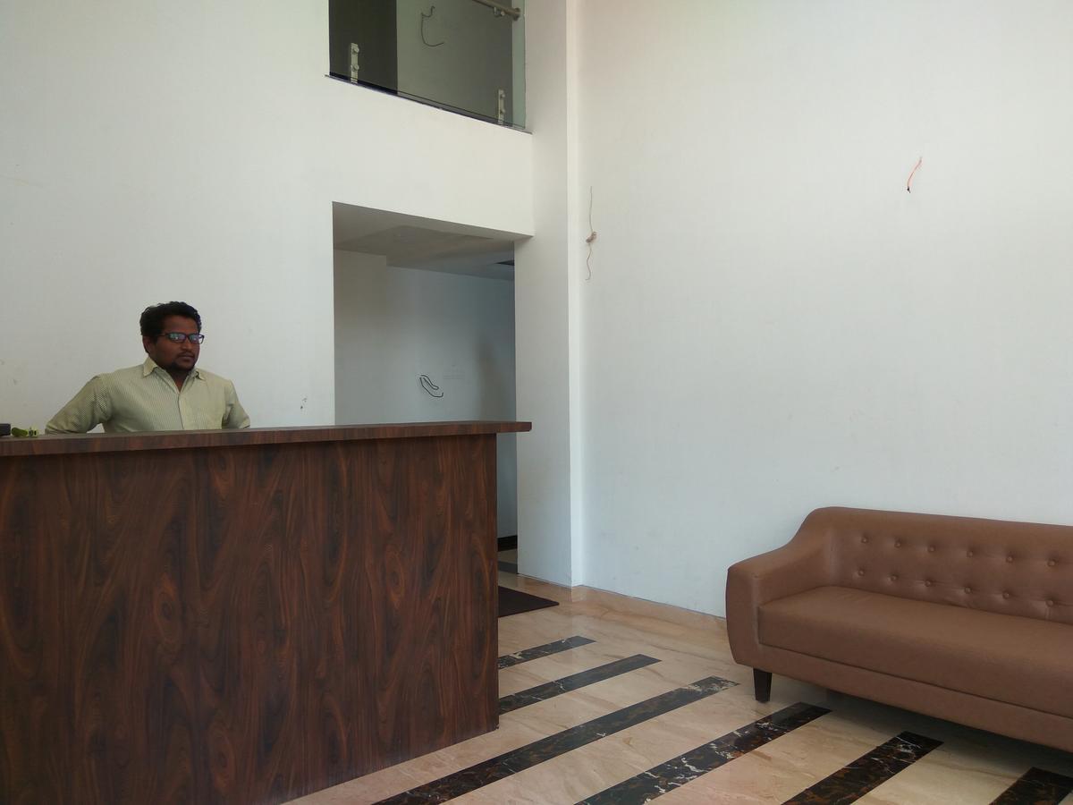 Manasi Inn Satara Ngoại thất bức ảnh