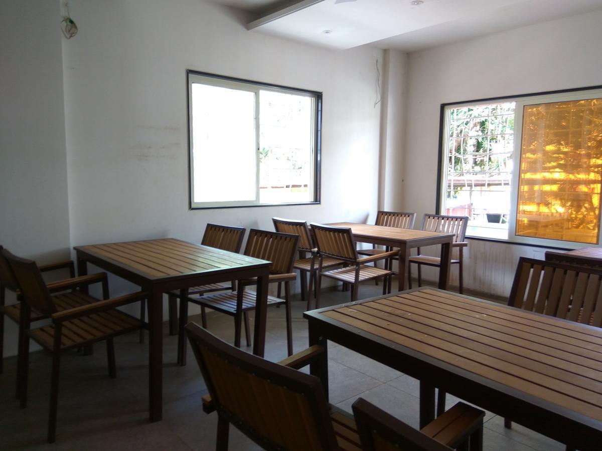 Manasi Inn Satara Ngoại thất bức ảnh