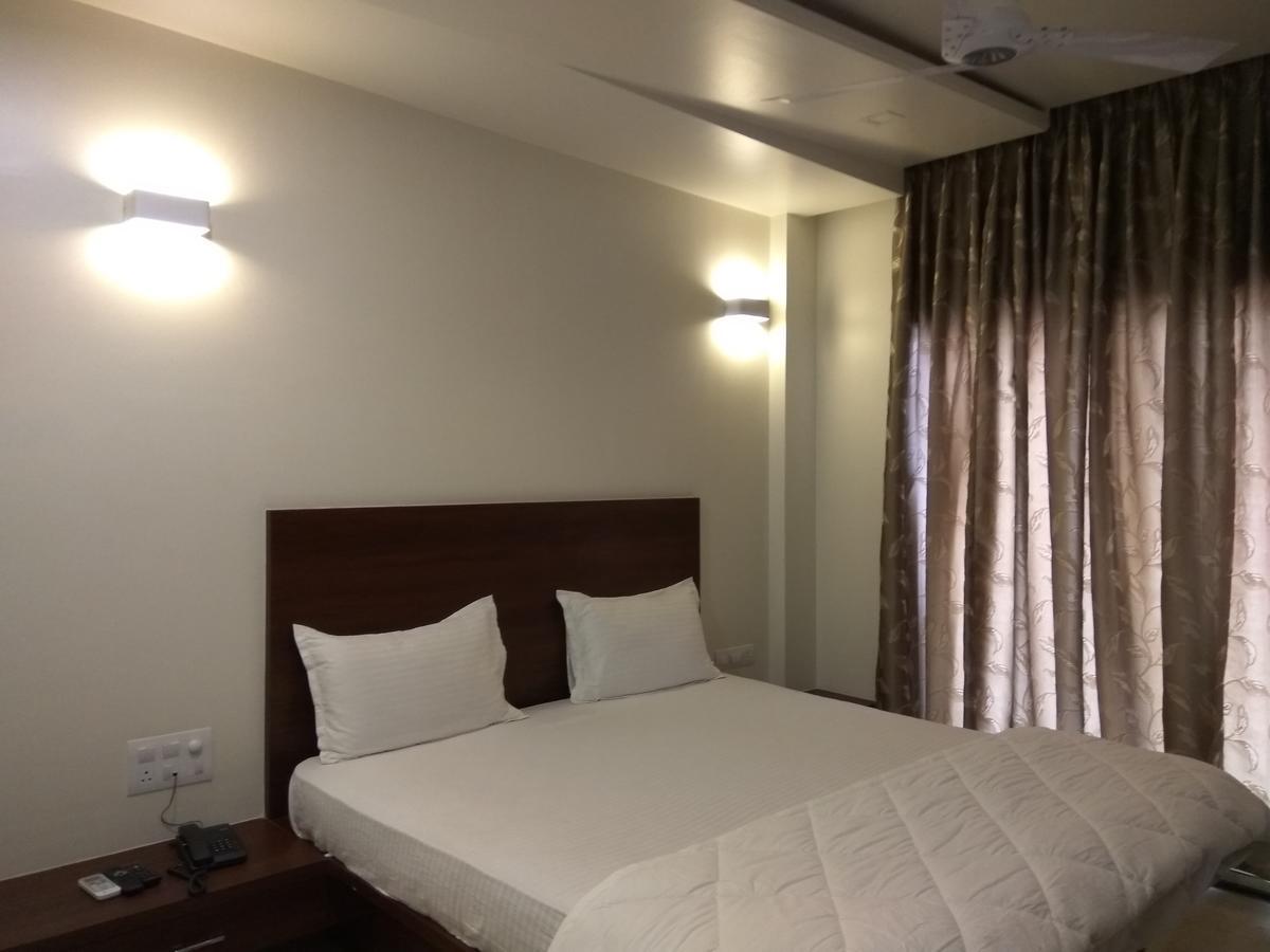 Manasi Inn Satara Ngoại thất bức ảnh