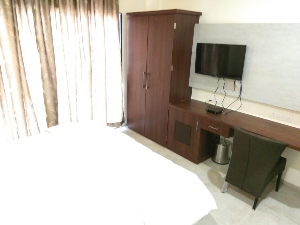 Manasi Inn Satara Ngoại thất bức ảnh