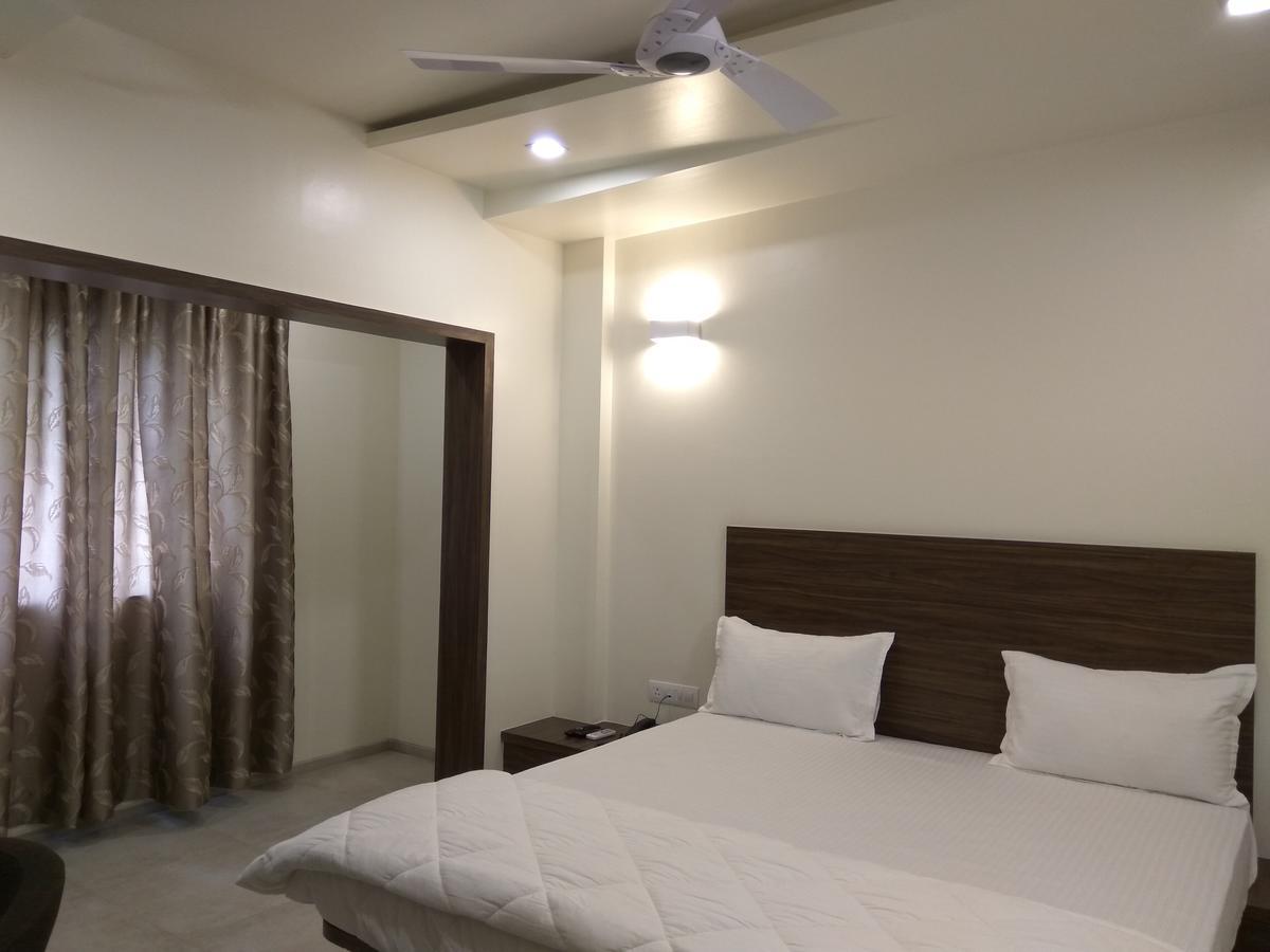 Manasi Inn Satara Ngoại thất bức ảnh