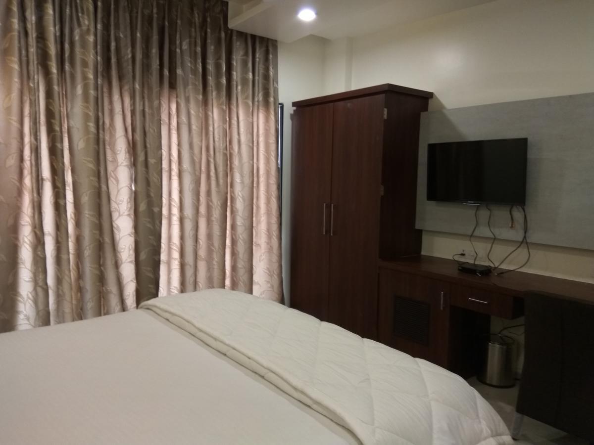 Manasi Inn Satara Ngoại thất bức ảnh