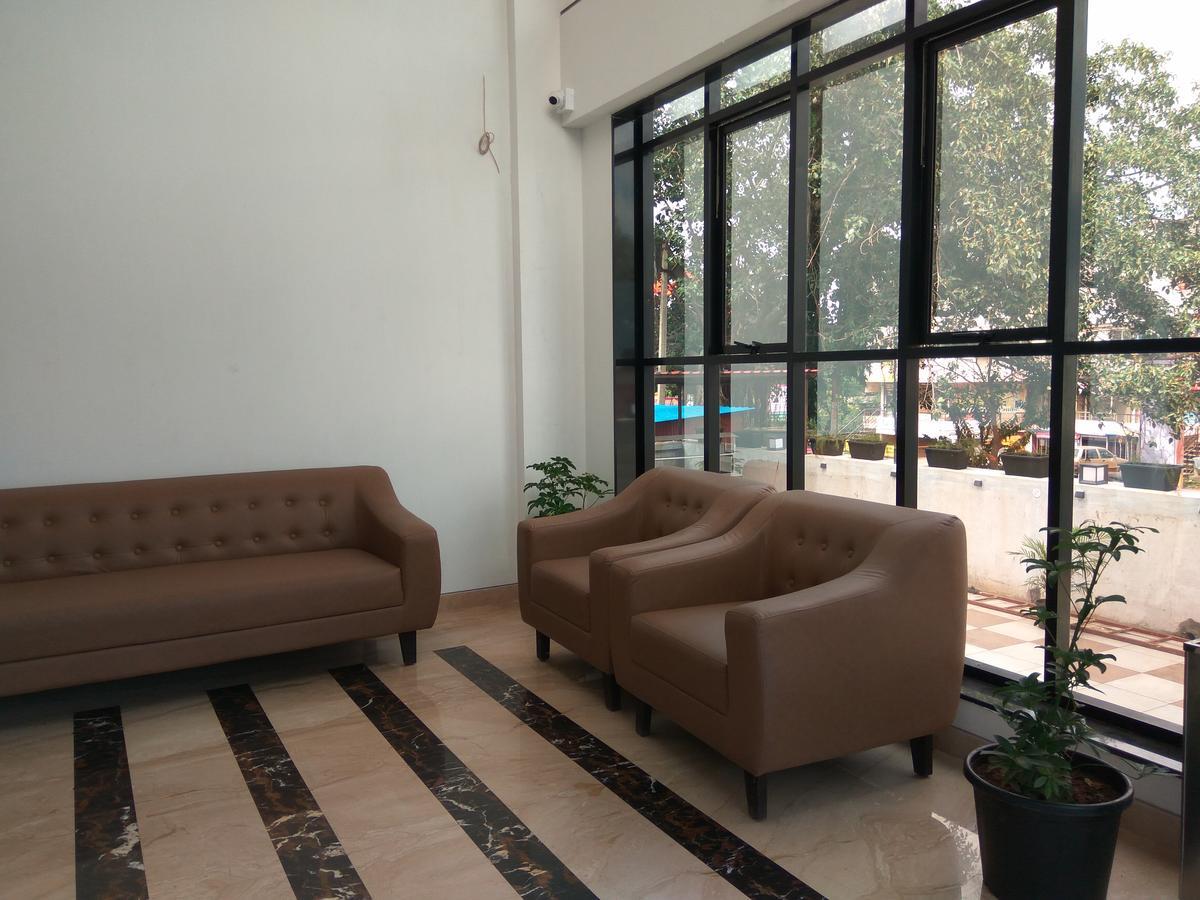 Manasi Inn Satara Ngoại thất bức ảnh