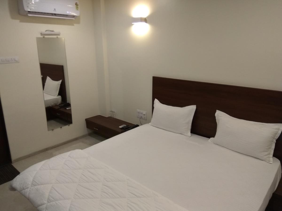 Manasi Inn Satara Ngoại thất bức ảnh