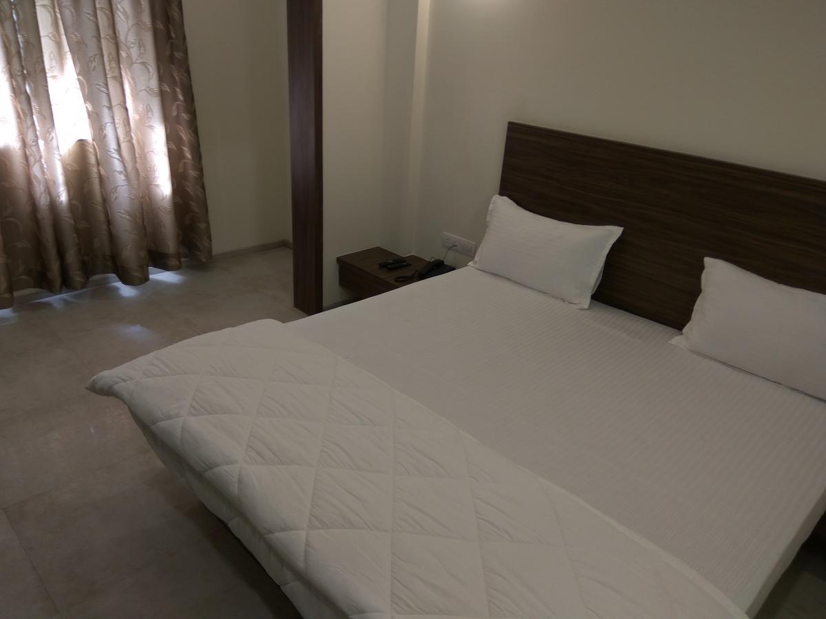 Manasi Inn Satara Ngoại thất bức ảnh