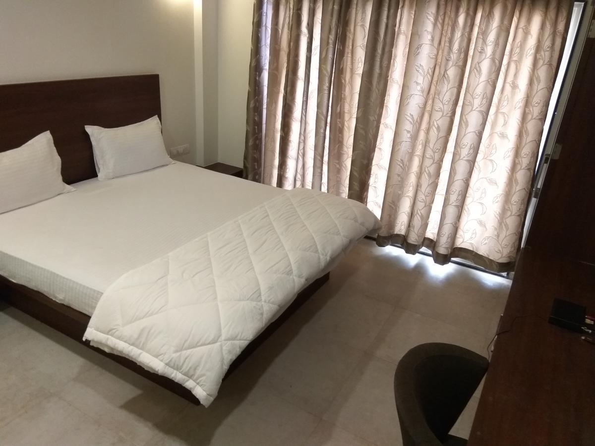 Manasi Inn Satara Ngoại thất bức ảnh