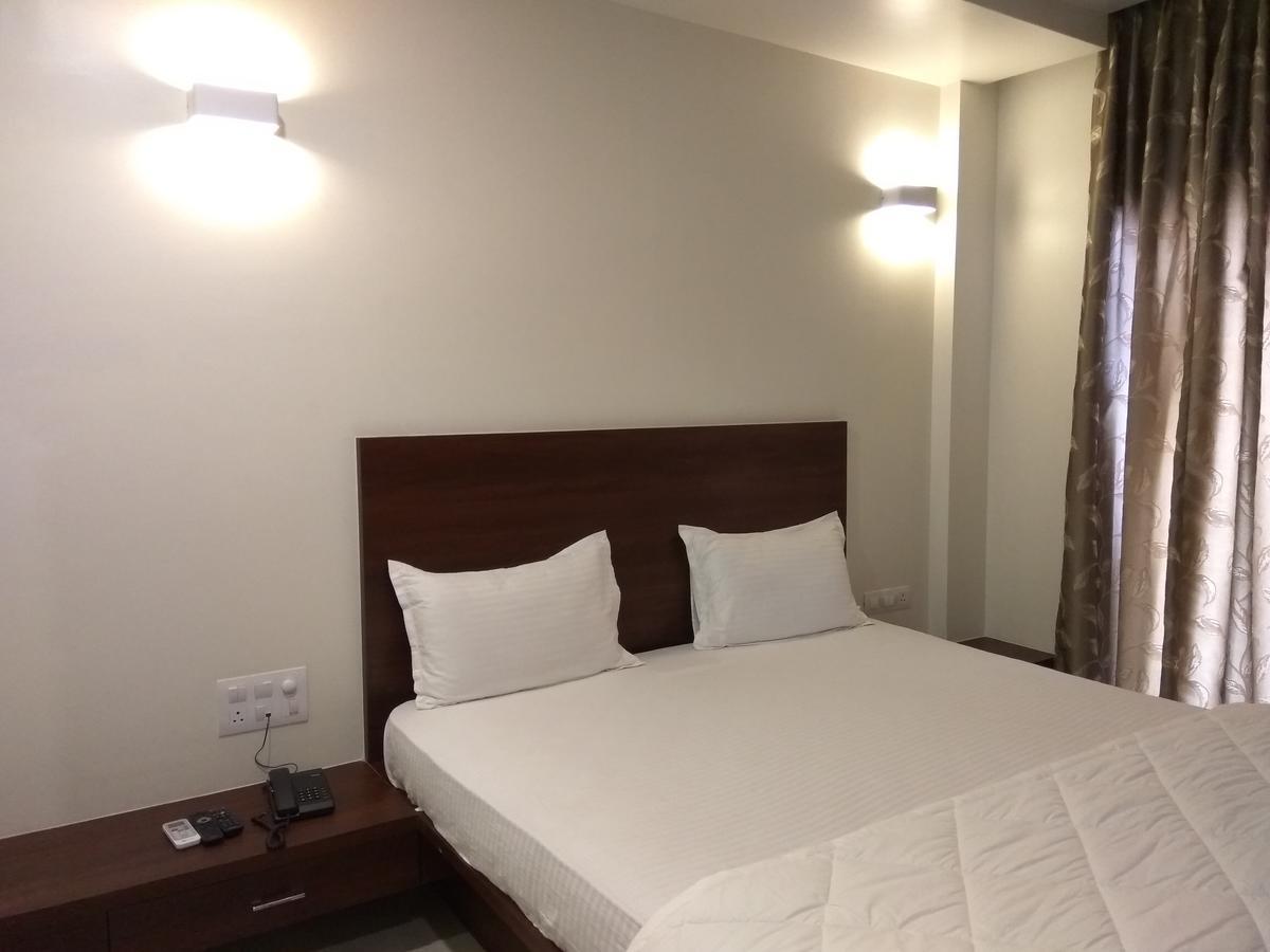 Manasi Inn Satara Ngoại thất bức ảnh