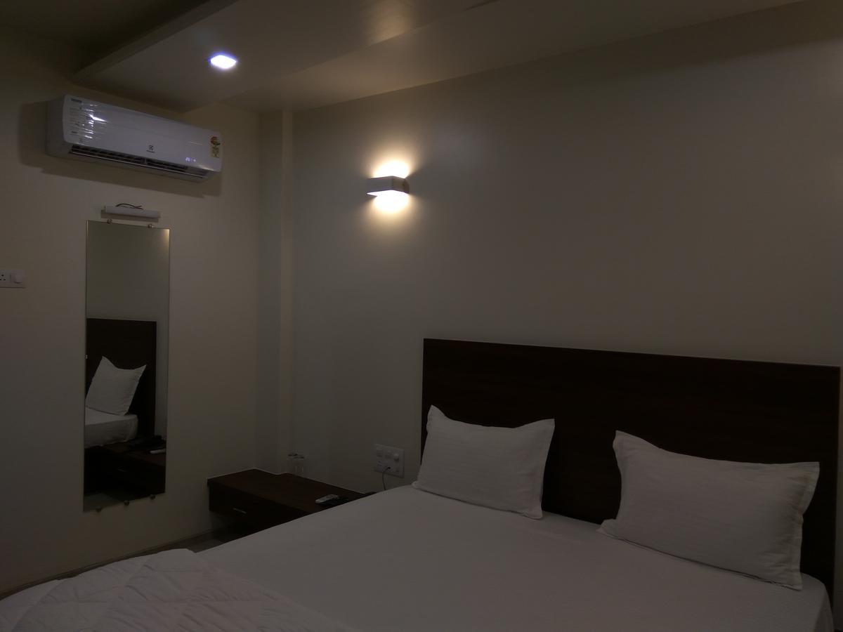 Manasi Inn Satara Ngoại thất bức ảnh